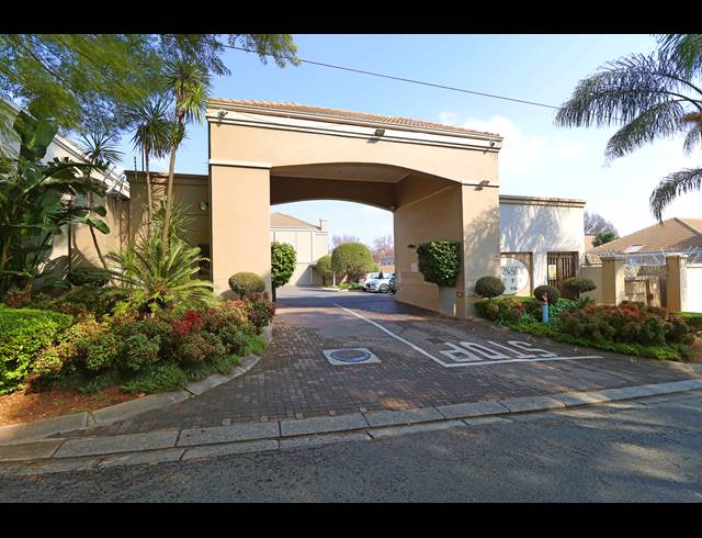 3 BEDROOM APARTMENT FOR SALE IN WAVERLEY